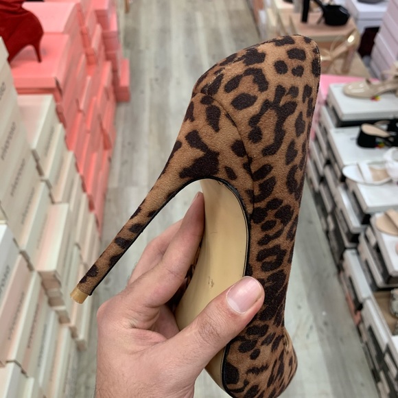Leopard Print Closed Toe Pointed Stiletto Court Pumps - Picture 3 of 10